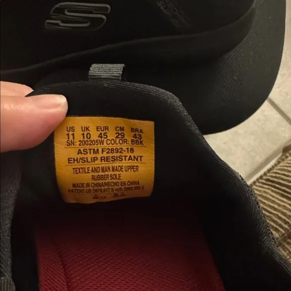 Men’s NWT slip on skechers - Picture 3 of 3